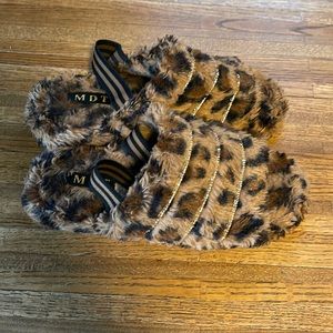 FLUFFY LEOPARD SLIPPERS WITH RHINESTONES